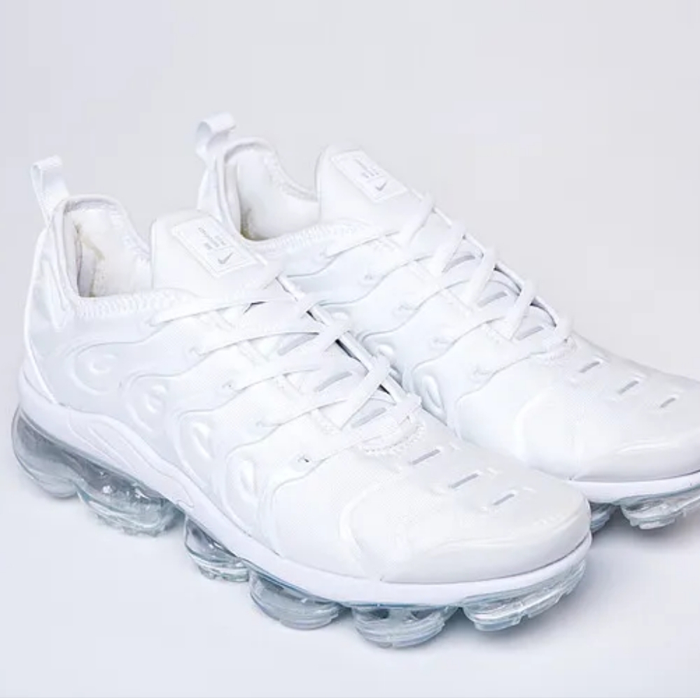 Nike Vapormax Plus Triple White Size 11.. DEADSTOCK NEVER TRIED ON.. NO BOX!.